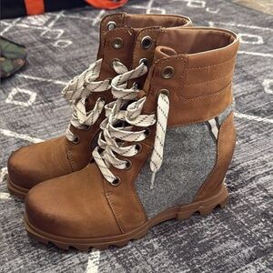 Sorel wedge boot